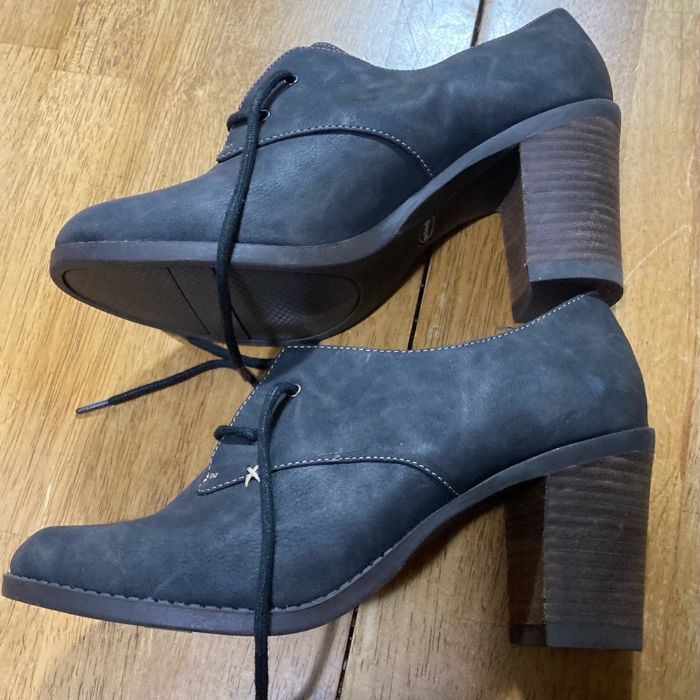 Beautiful Dr. Scholls size 9 super comfortable and very elegant